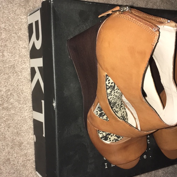 Women’s Shoes - Picture 4 of 5